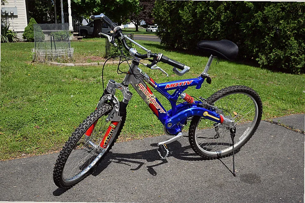 Motiv Rockpoint Shimano Adult 18" Mountain Bike / Bicycle PICK UP in CT