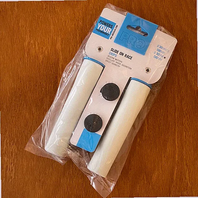 NEW Shimano PRO Silicone Slide On Mountain Bike Handlebar Grips White 130mm 32mm