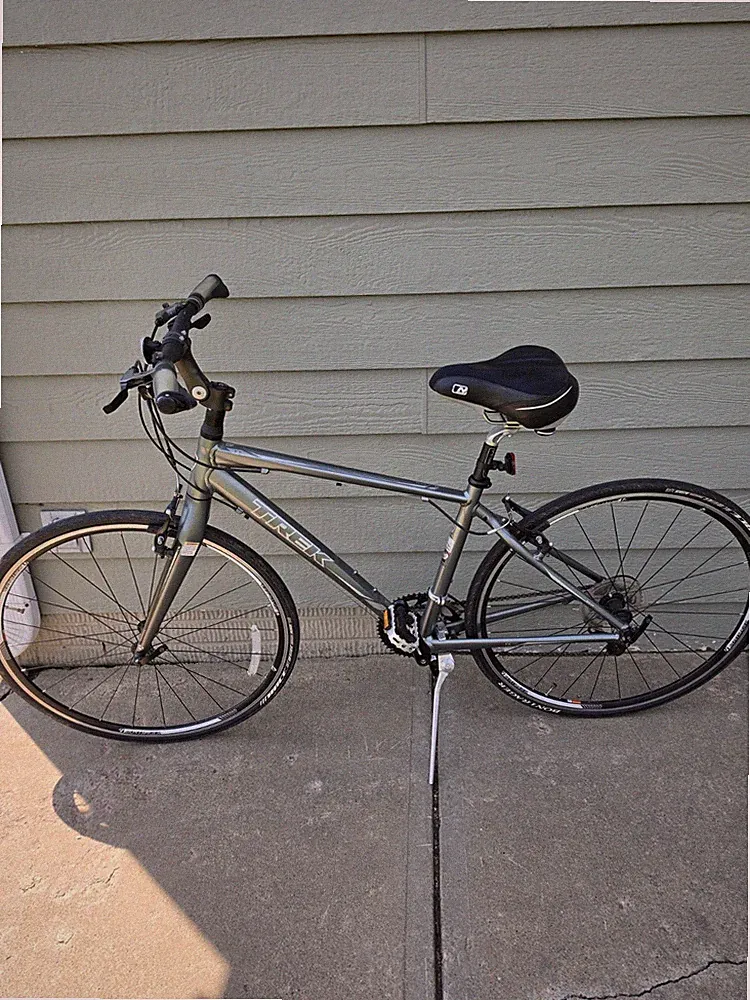 Trek FX 7.5 Hybrid Fitness Bike 17.5" Aluminum 700C Shimano 27 Speed Bontrager